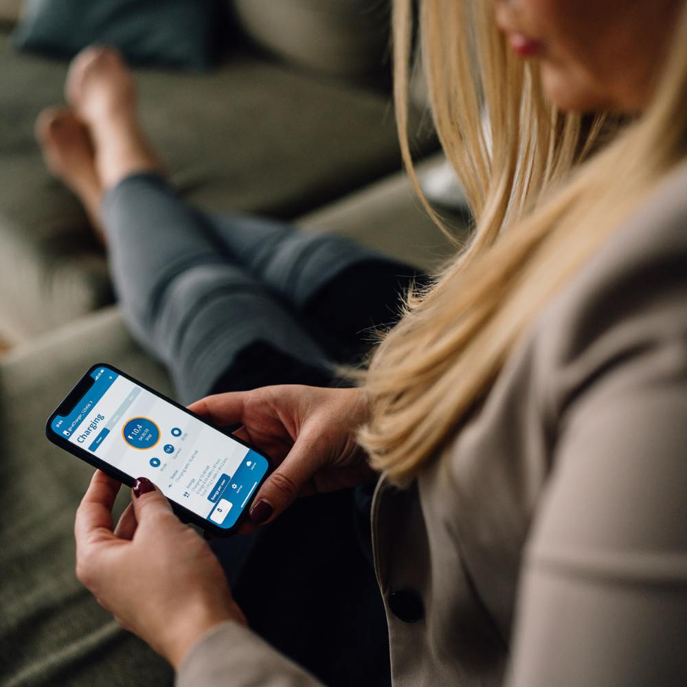 Suomen lataustukun asiakaspalvelu auttaa arkisin 10-15.